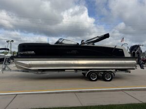 2023 25' TAHOE CAS VRBW25T