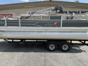 2016 22' SUNTRACKER FISHING BARGE 22 DLX
