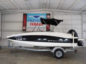 2013 19' BAYLINER 190 Deck Boat